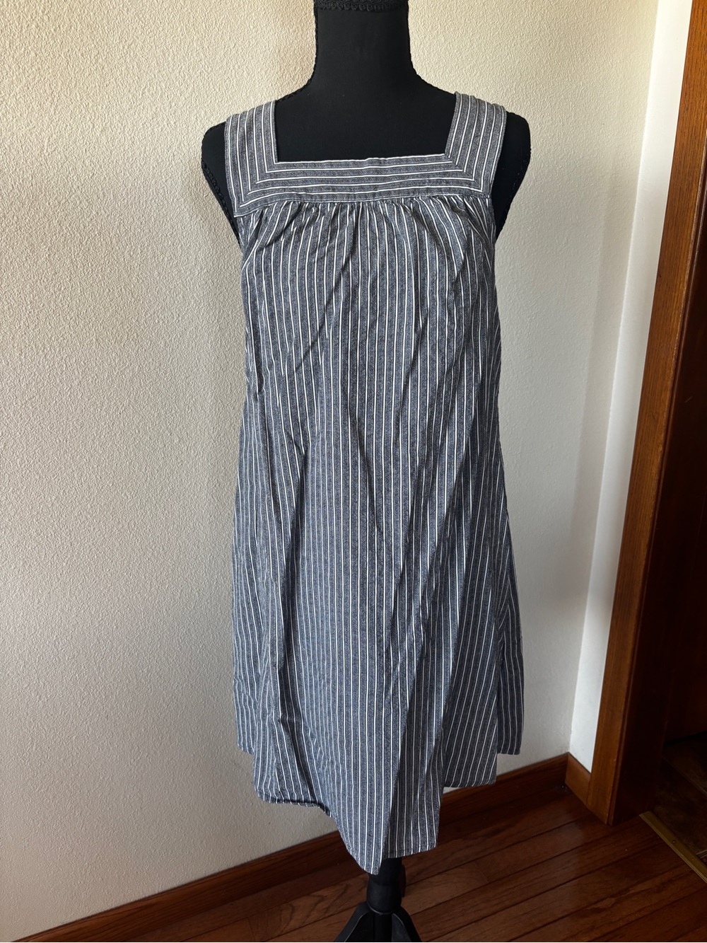 Women's Universal Thread dress size medium
